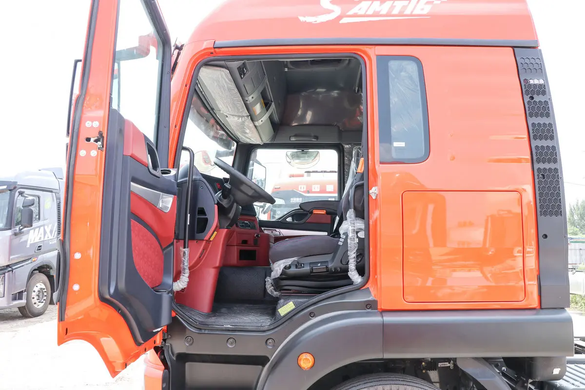 Sinotruck How TX Flatbed Cargo Truck-2