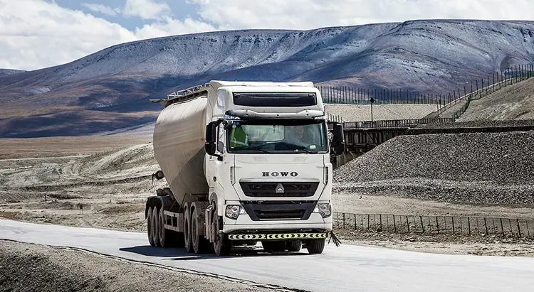 Sinotruck Howo T7H 6×4 Tractor Truck-4