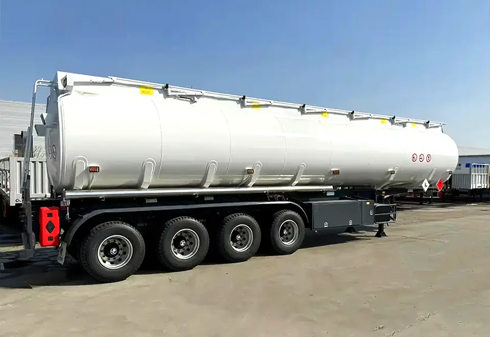 Sinotruck Howo Oil Tanker Semi Trailer (1)